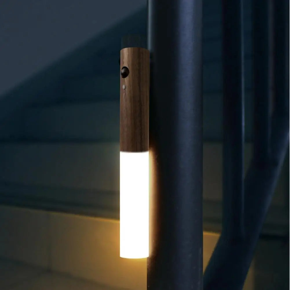 Luminária Tocha com Sensor de Movimento em LED - Jig Brasil